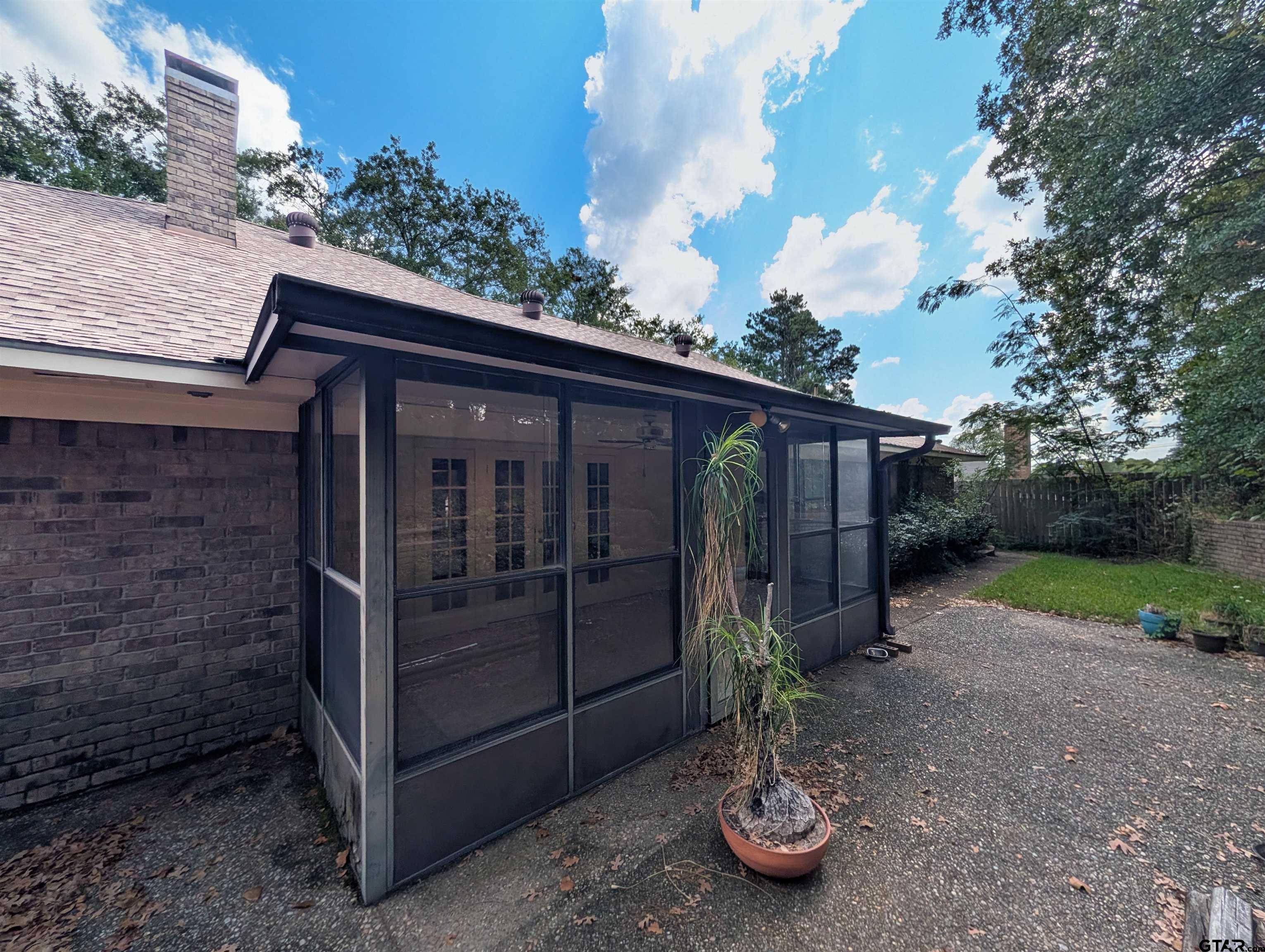 4915 Pine Knoll