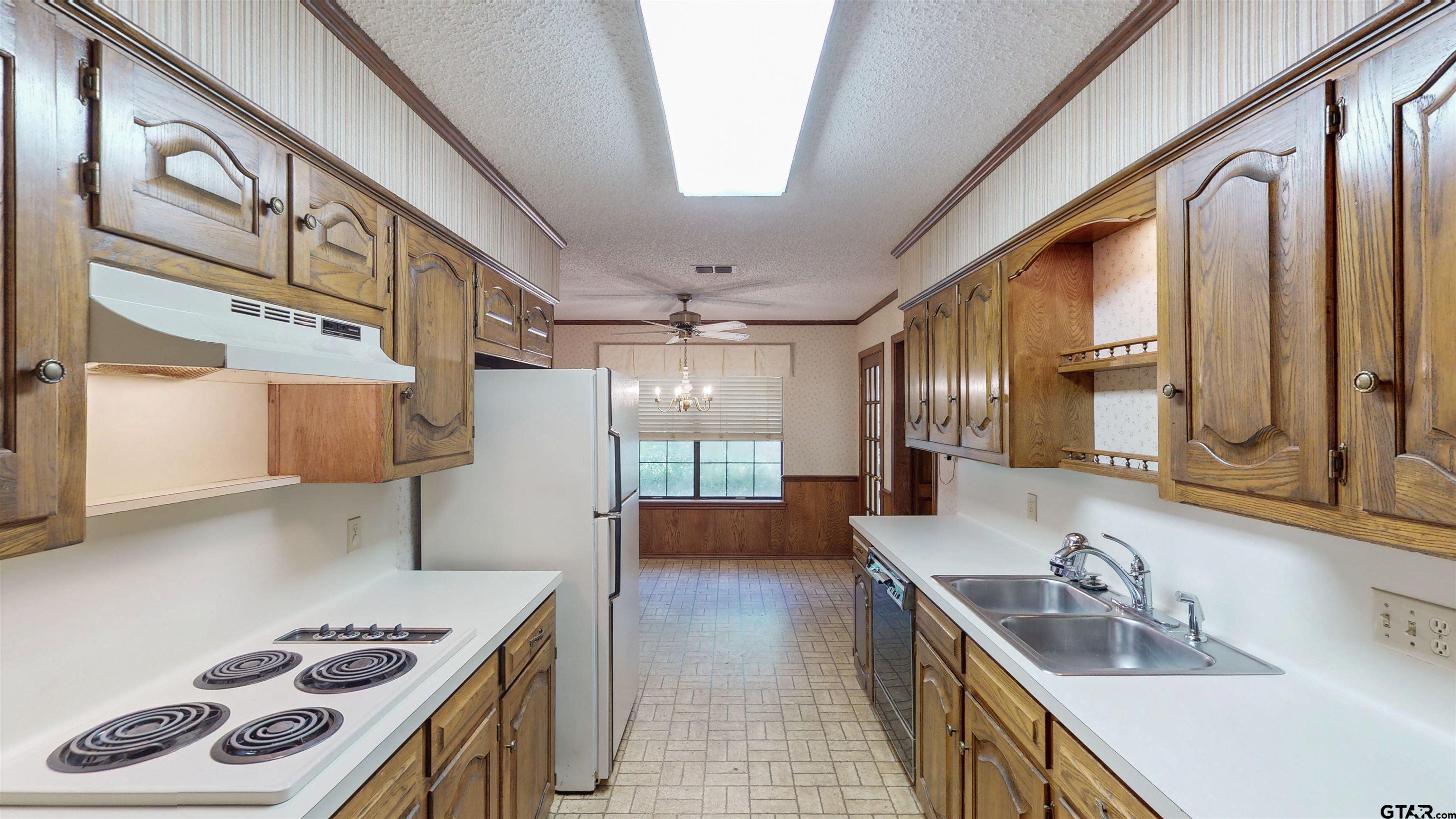 4915 Pine Knoll