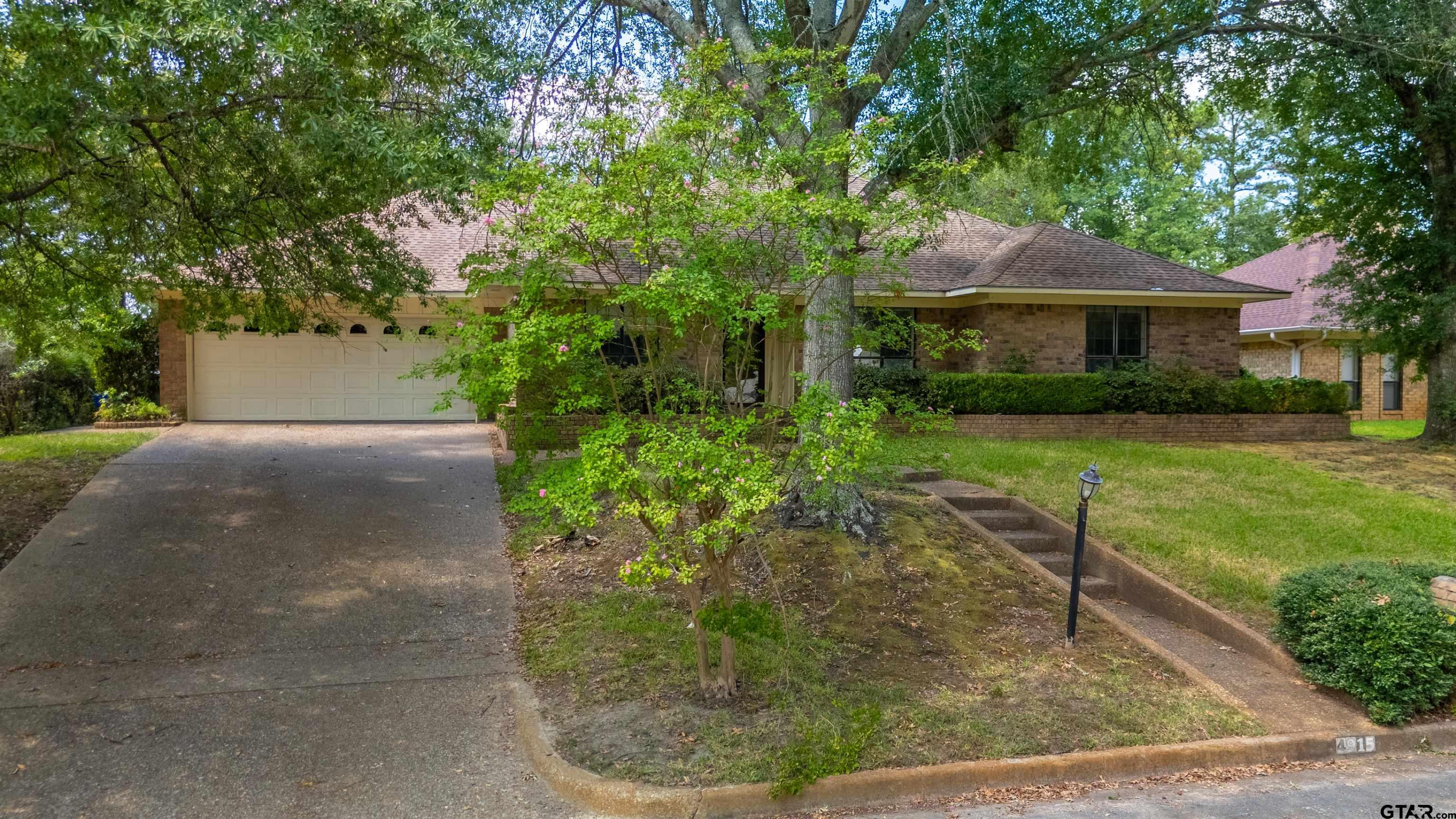 4915 Pine Knoll