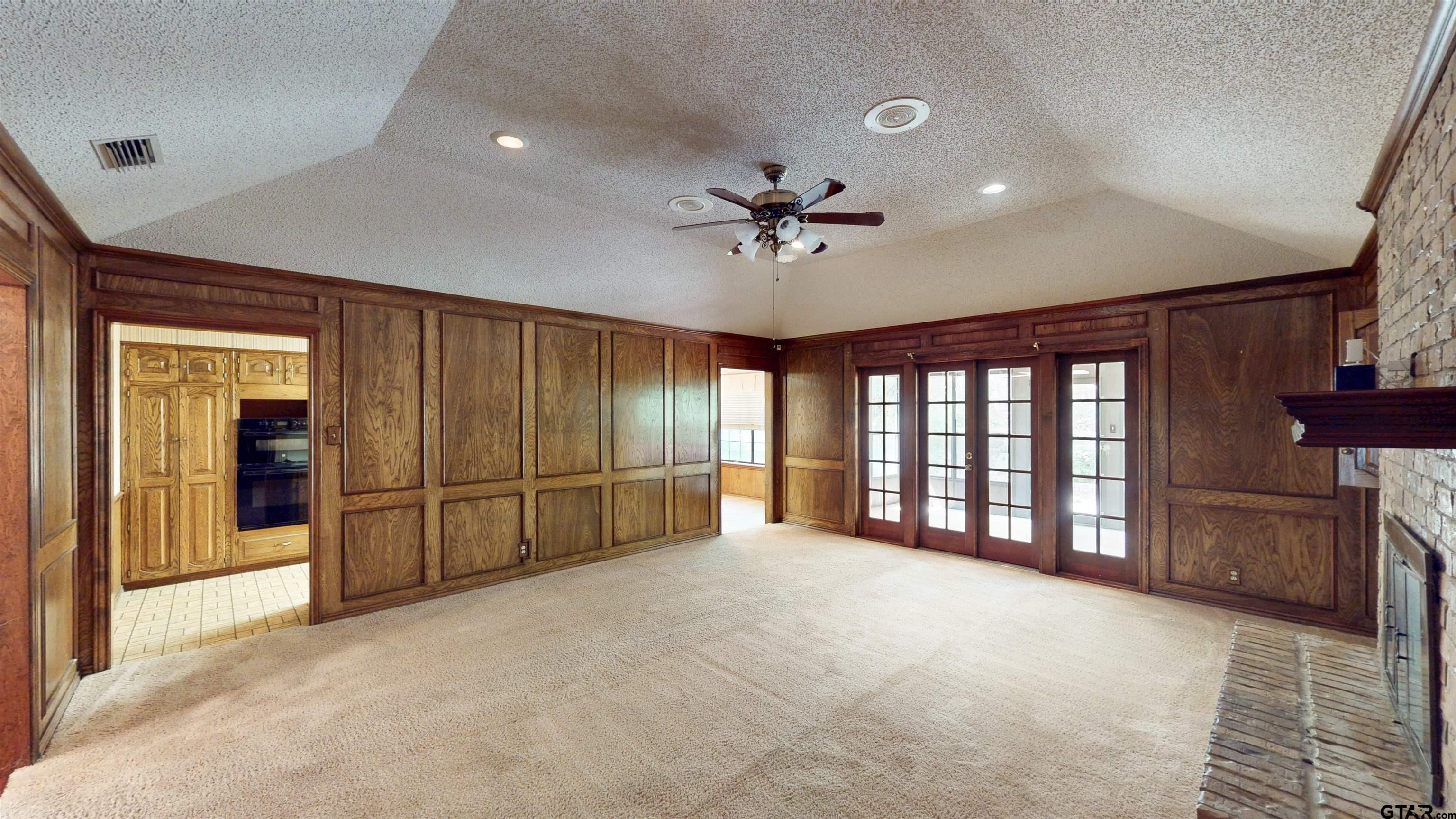4915 Pine Knoll