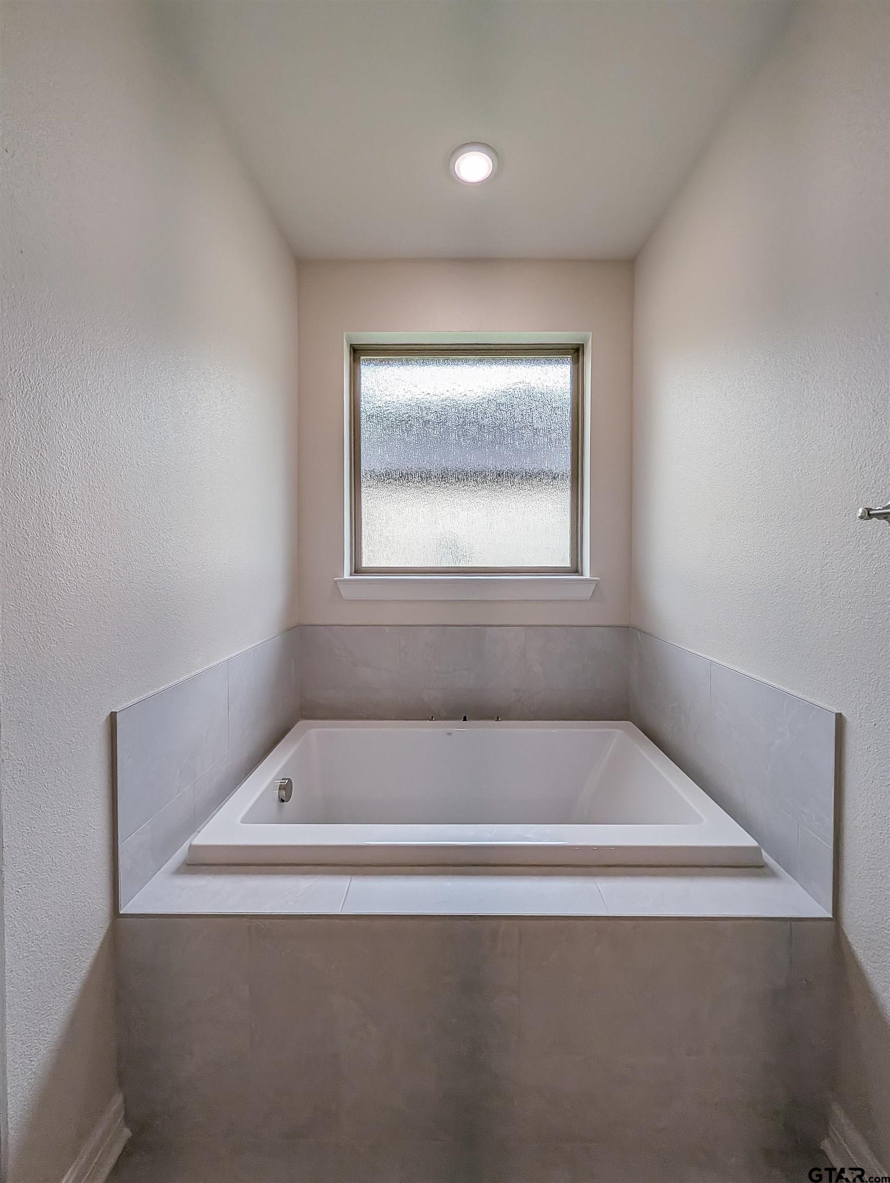 12124 Pinecrest Drive