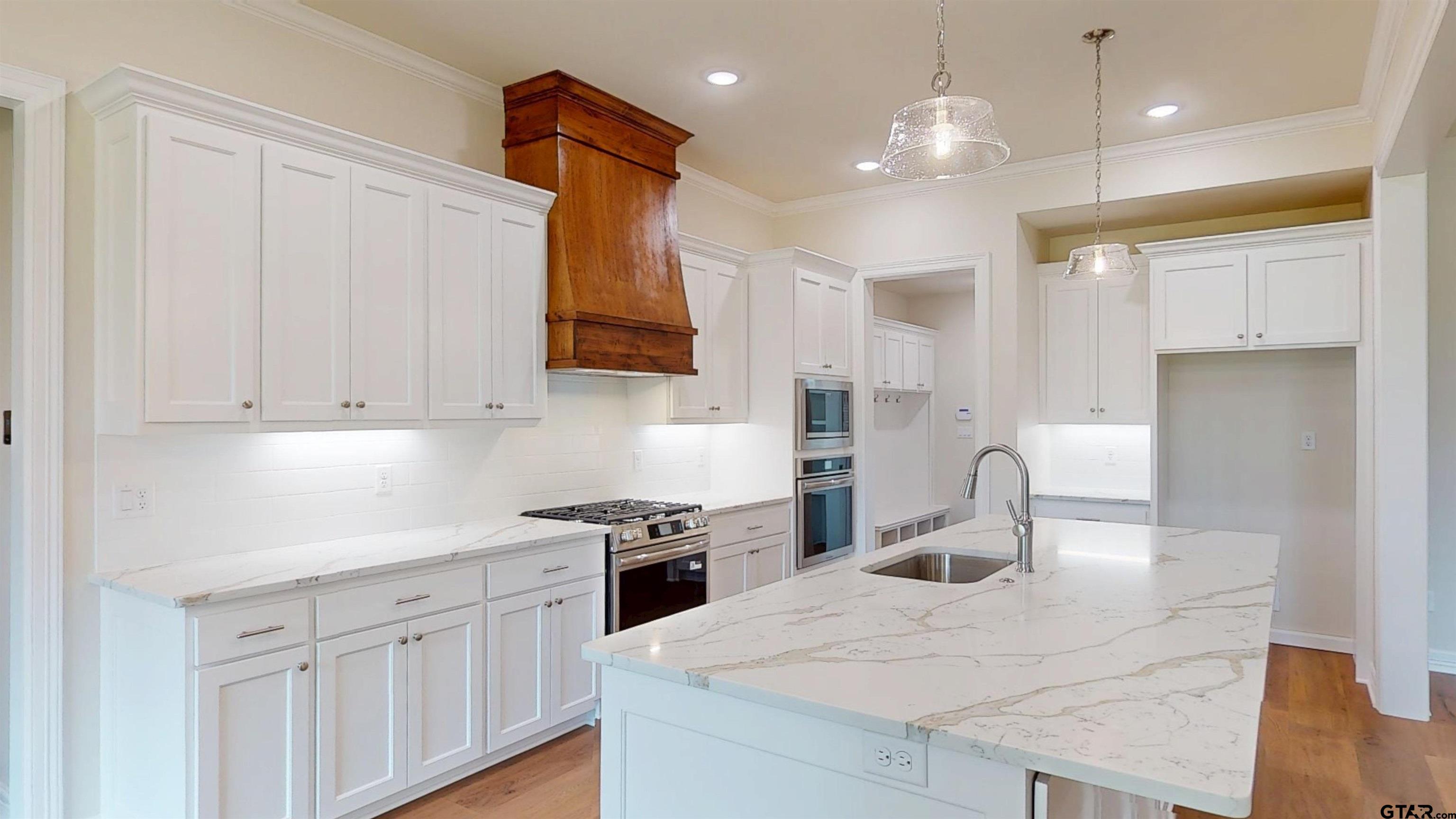 12124 Pinecrest Drive