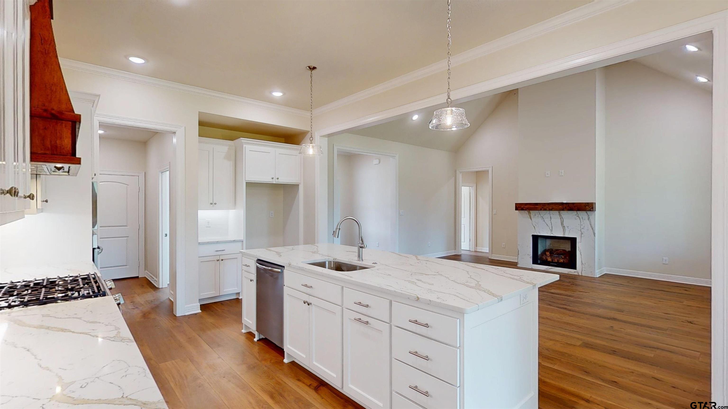12124 Pinecrest Drive