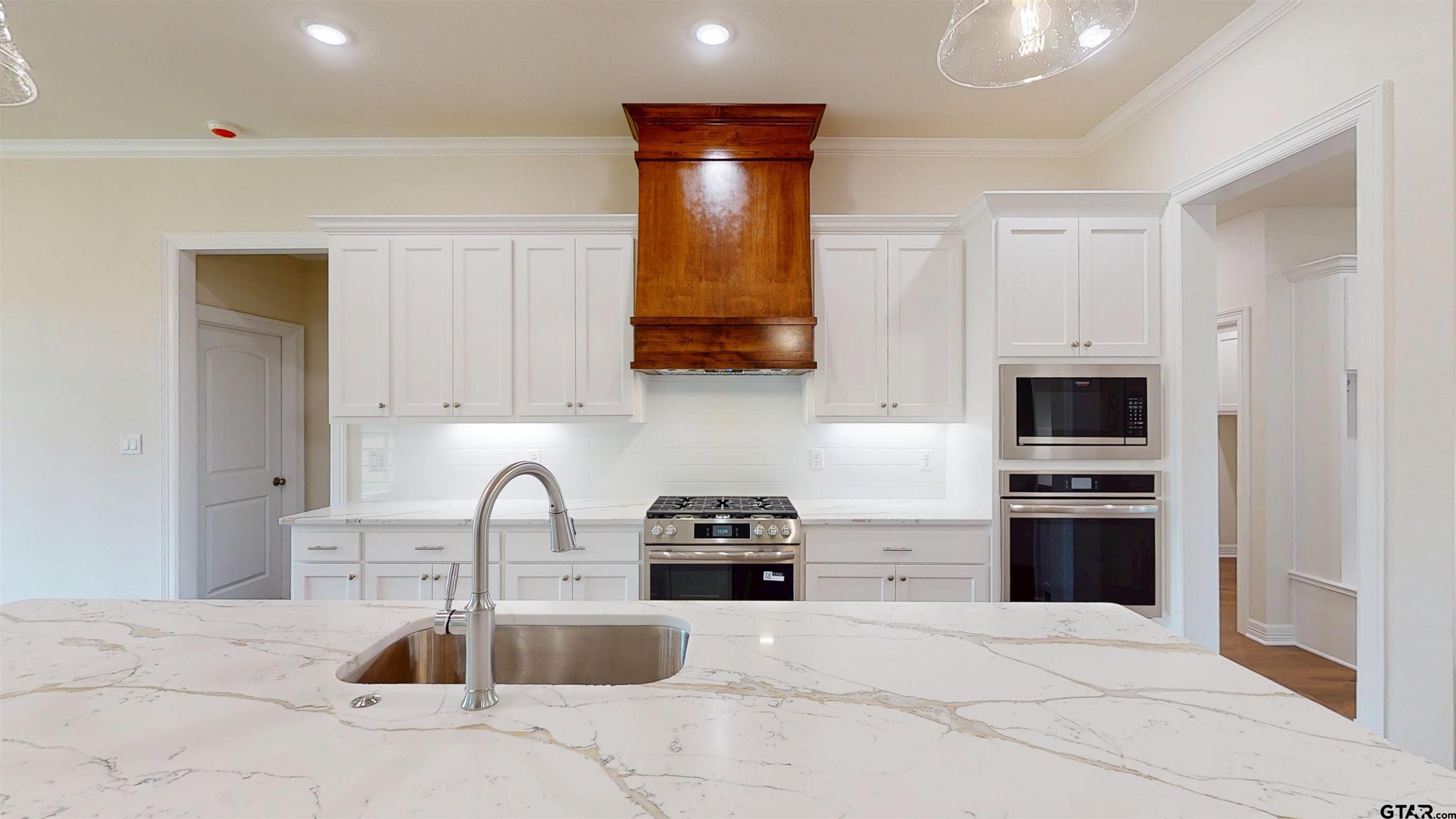 12124 Pinecrest Drive