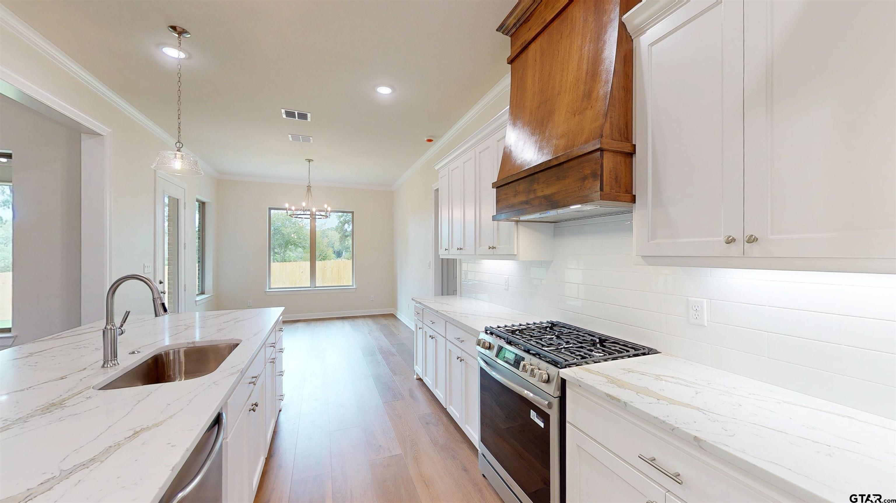 12124 Pinecrest Drive