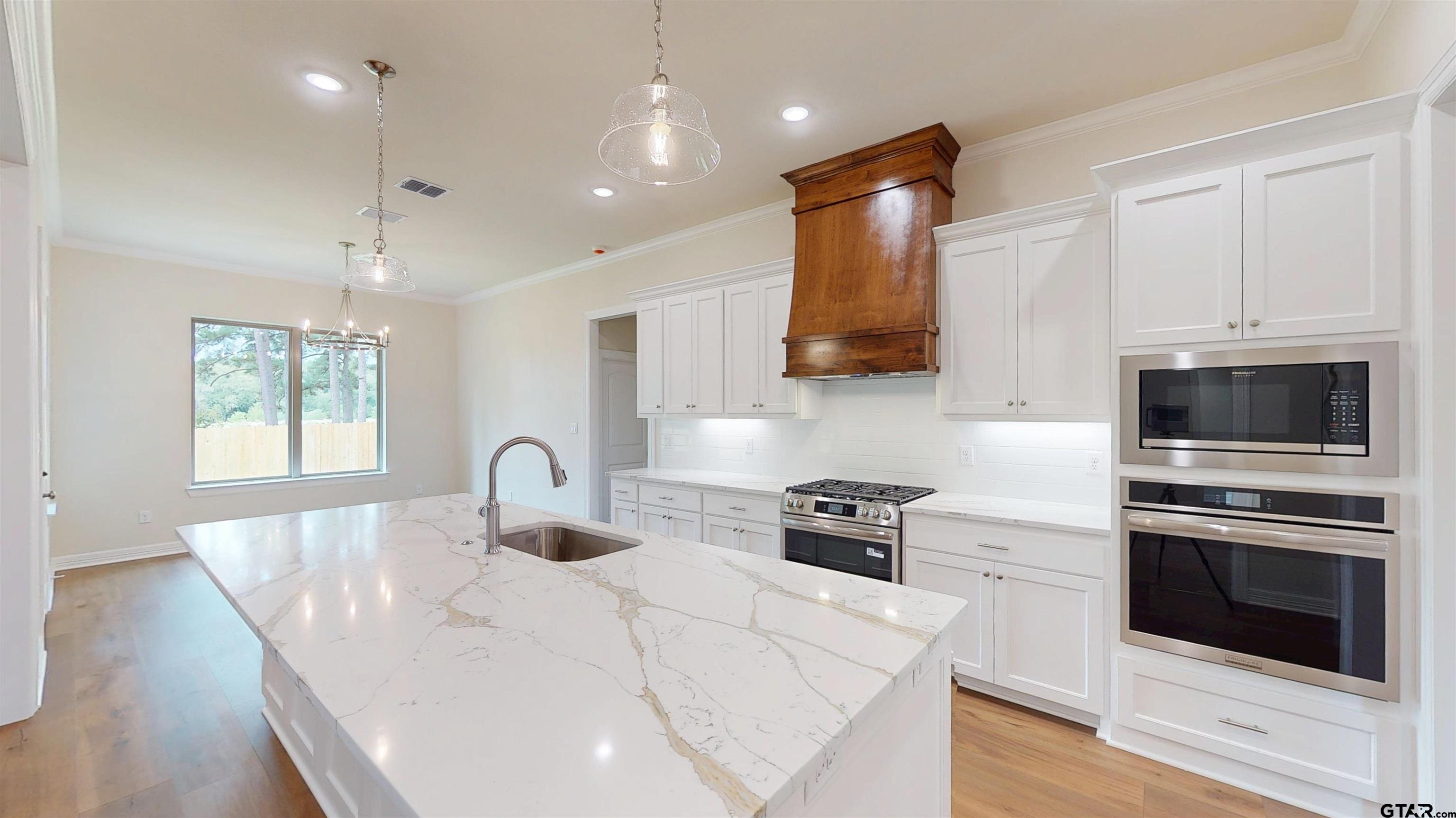 12124 Pinecrest Drive