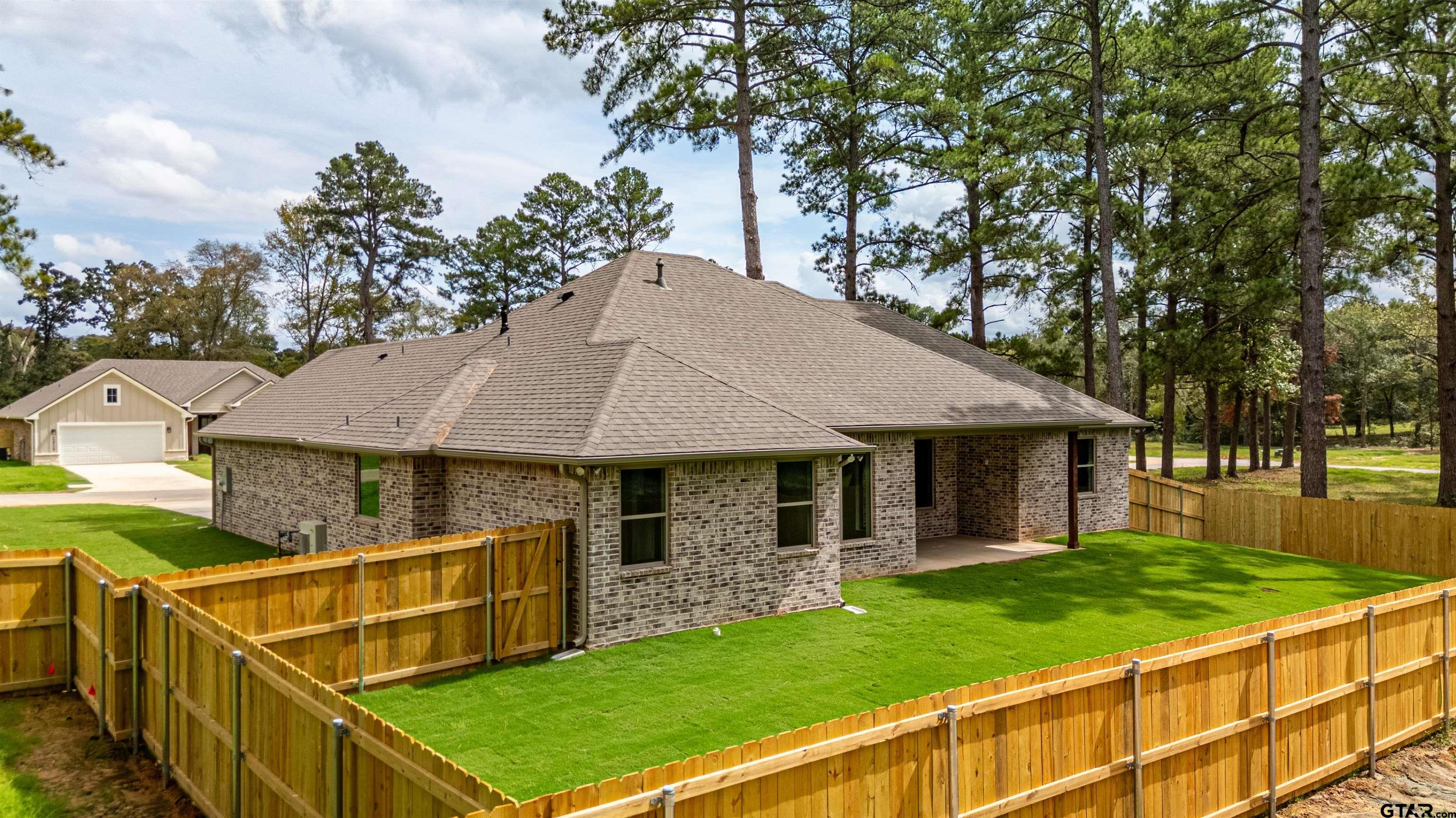 12124 Pinecrest Drive