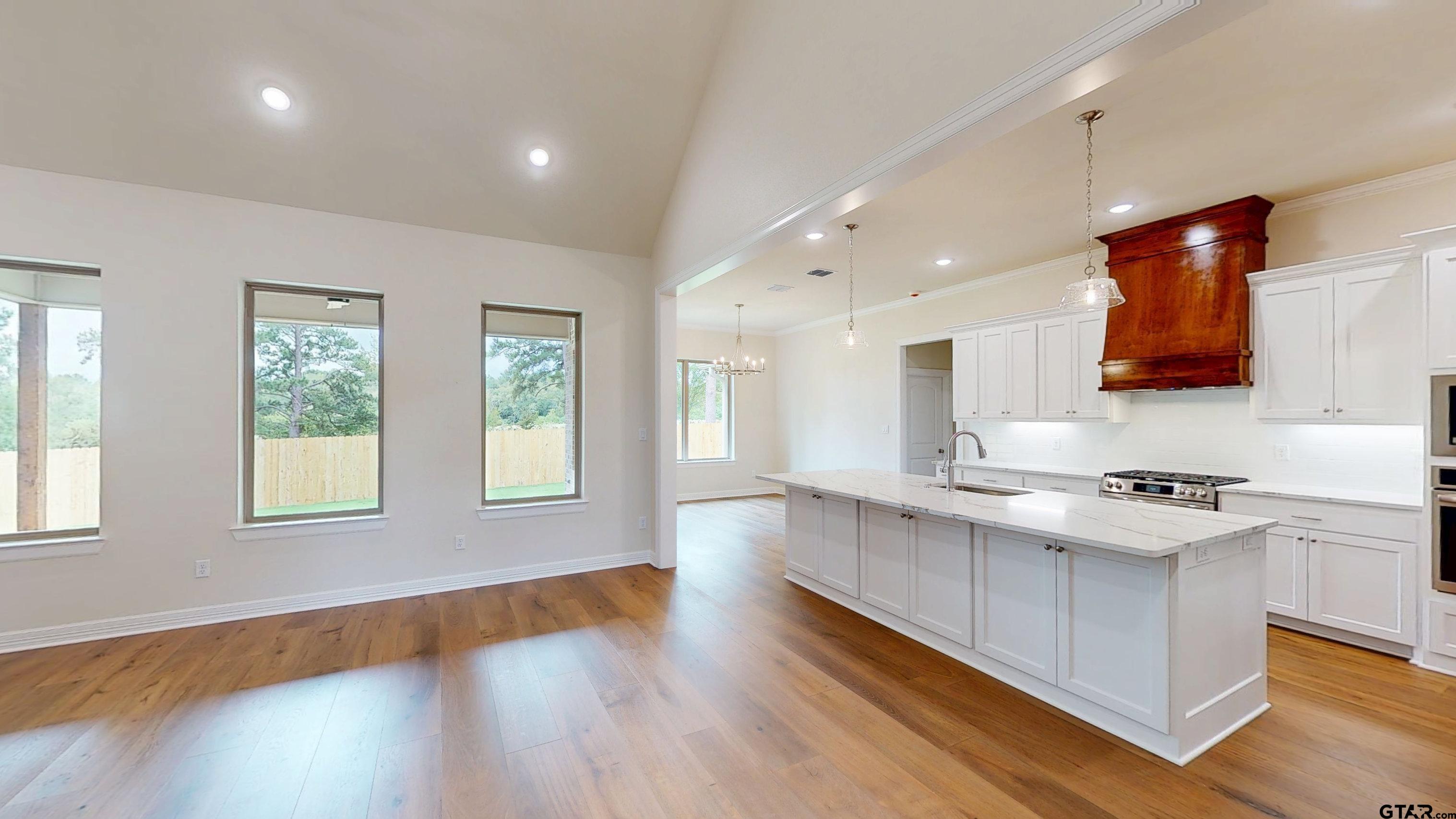 12124 Pinecrest Drive
