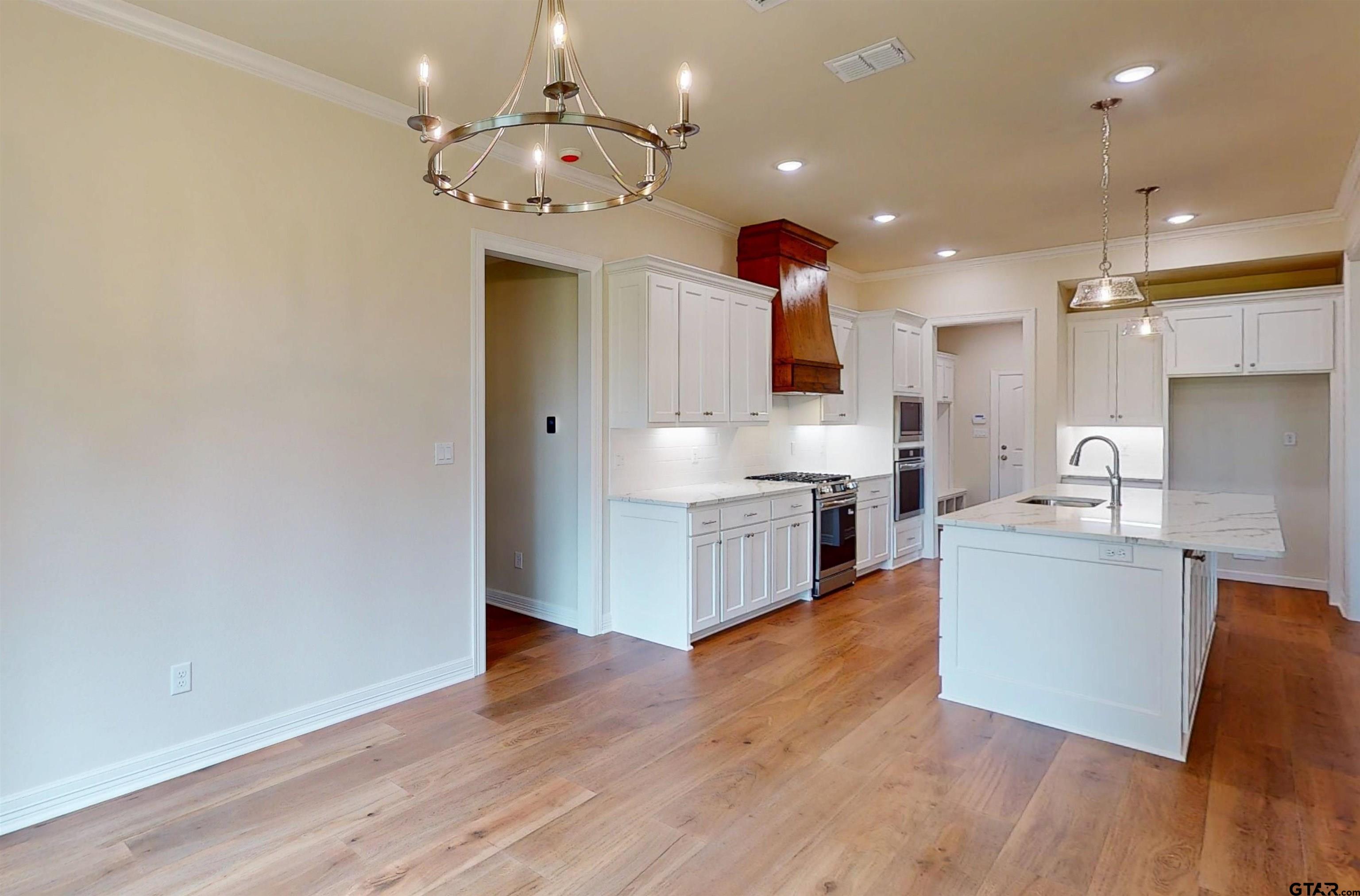 12124 Pinecrest Drive