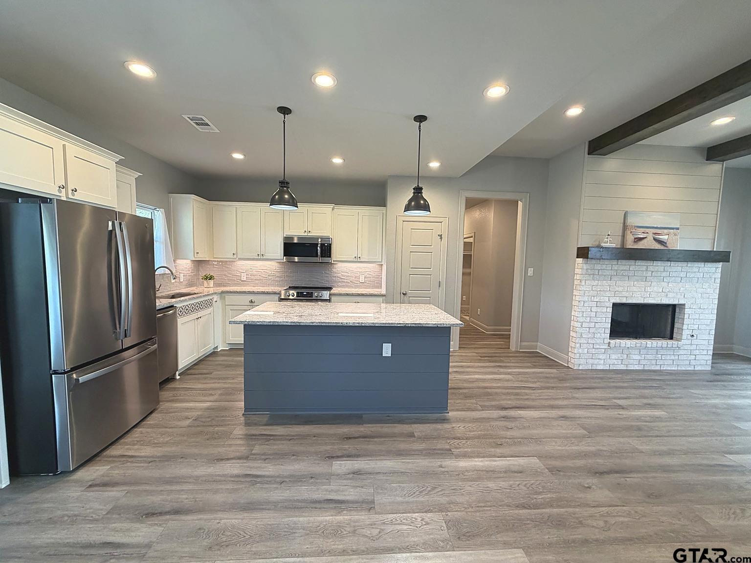 22548 Pine