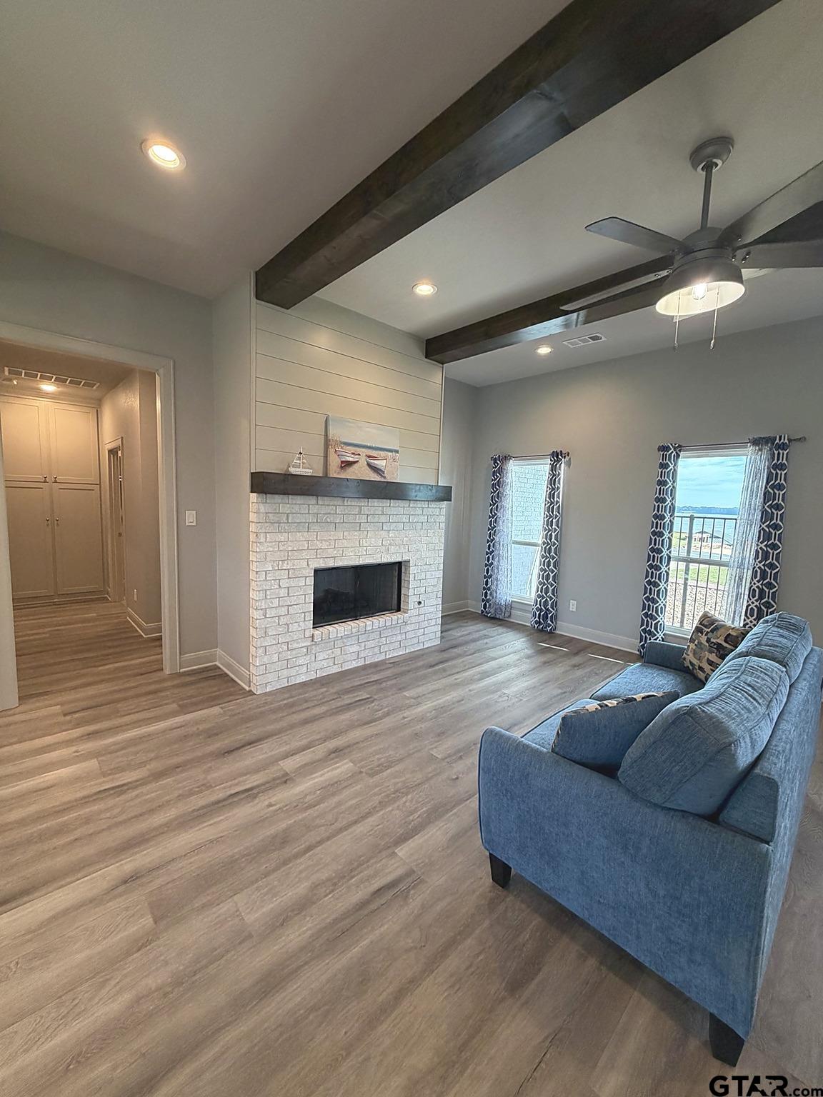22548 Pine