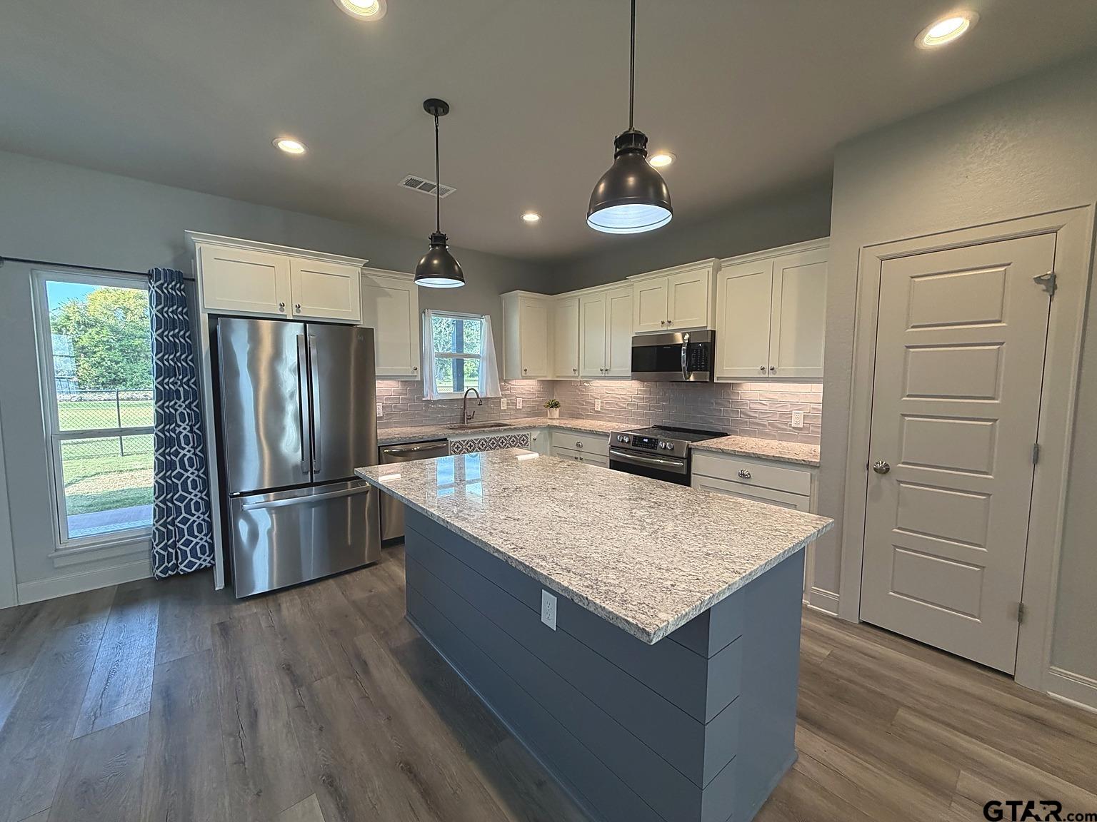 22548 Pine