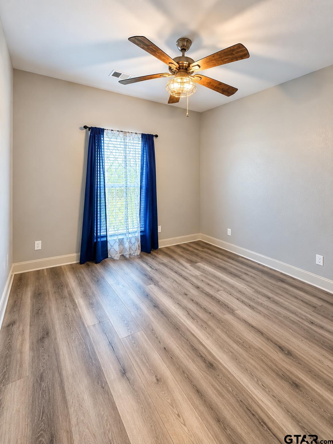 22548 Pine