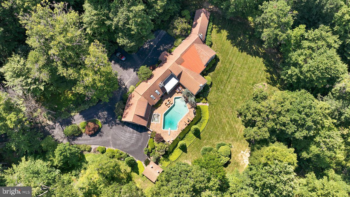 9 HUNT CLUB LANE
