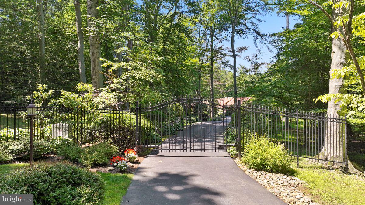 9 HUNT CLUB LANE