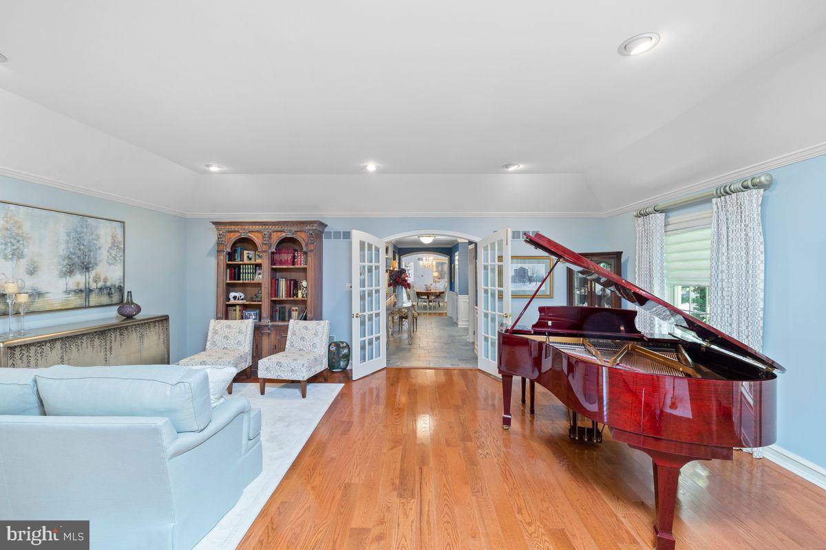 9 HUNT CLUB LANE