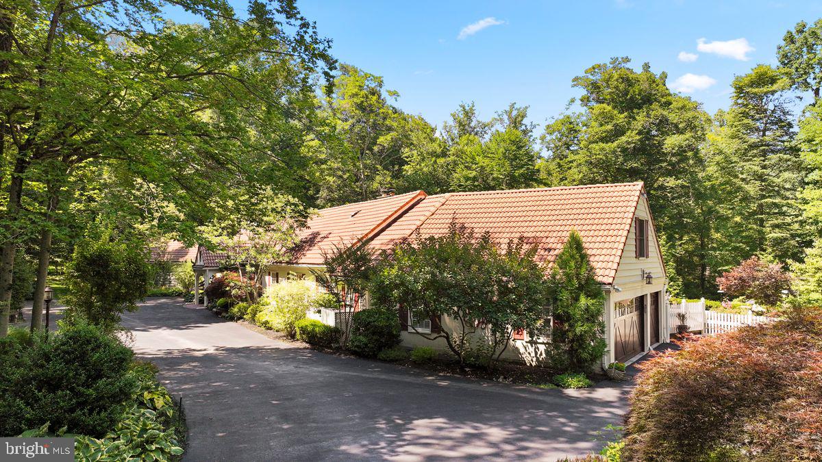 9 HUNT CLUB LANE