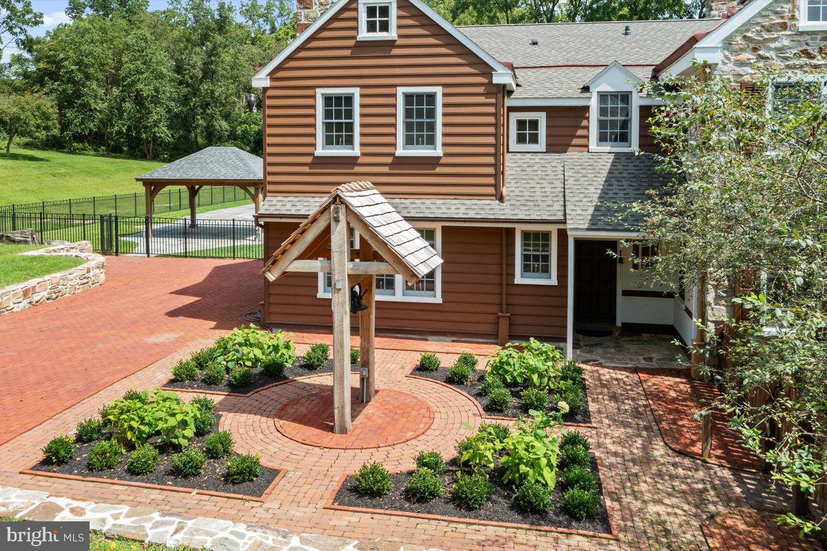 965 Seven Oaks Rd