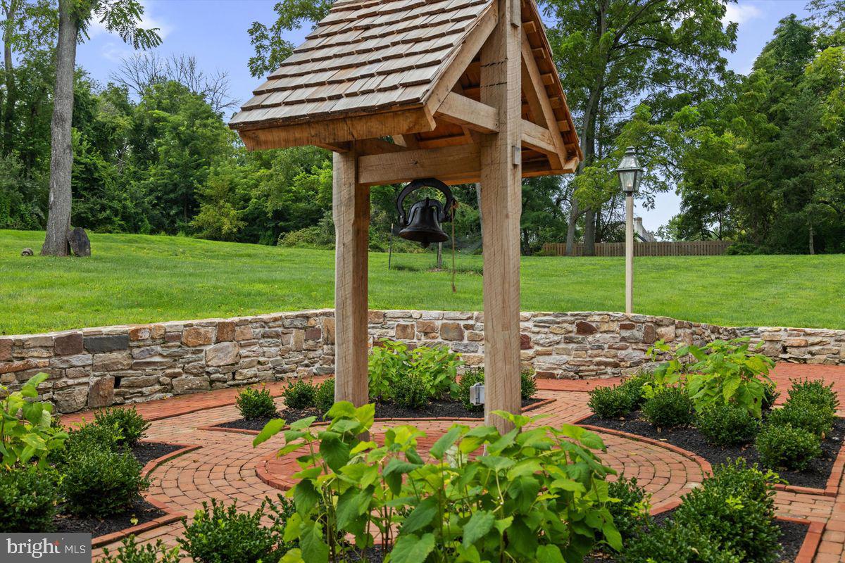 965 Seven Oaks Rd