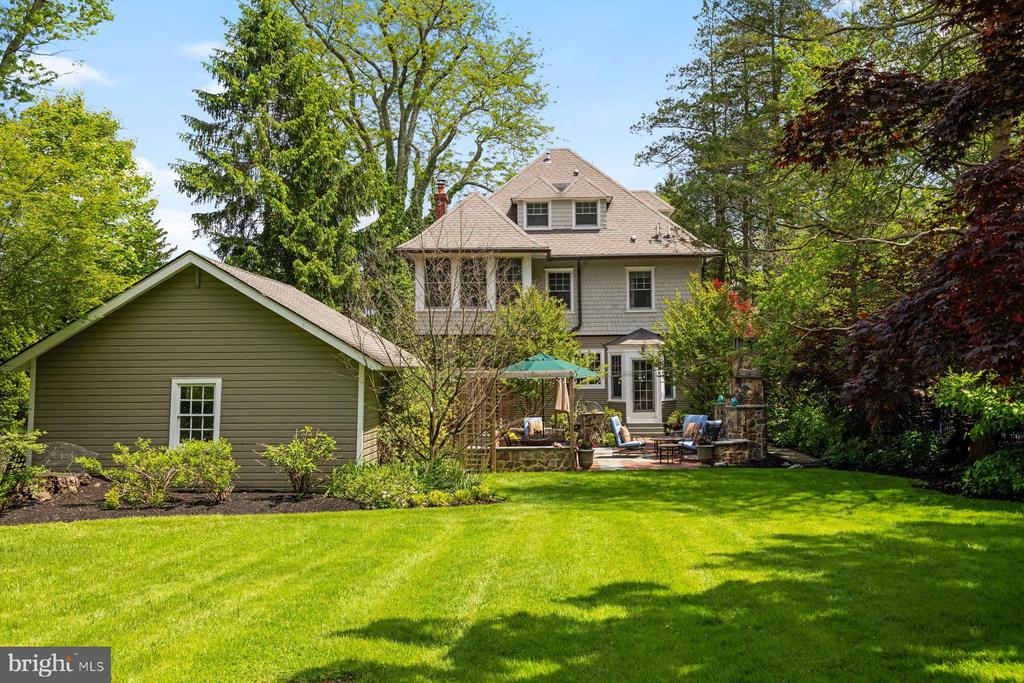 206 Lansdowne Ave
