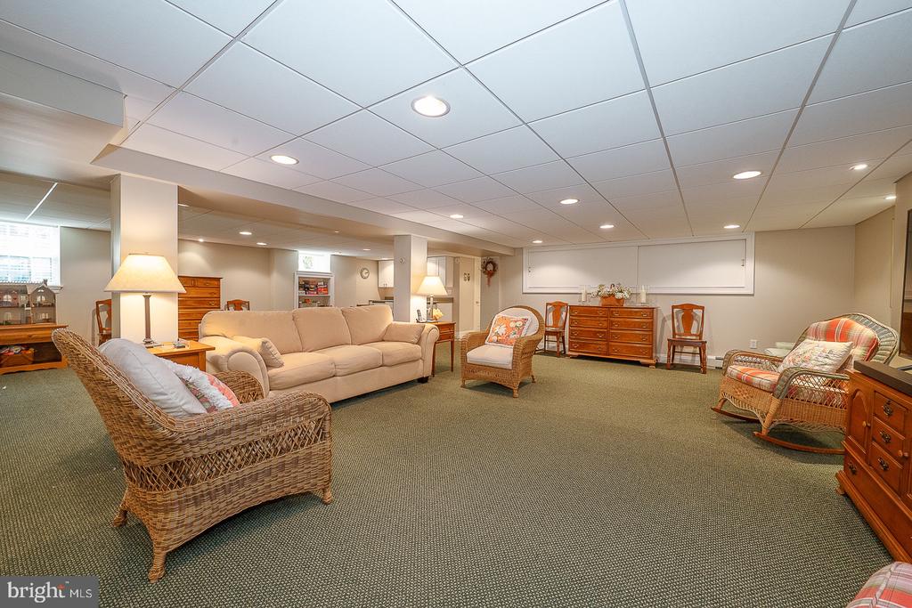 712 WOODCREST ROAD