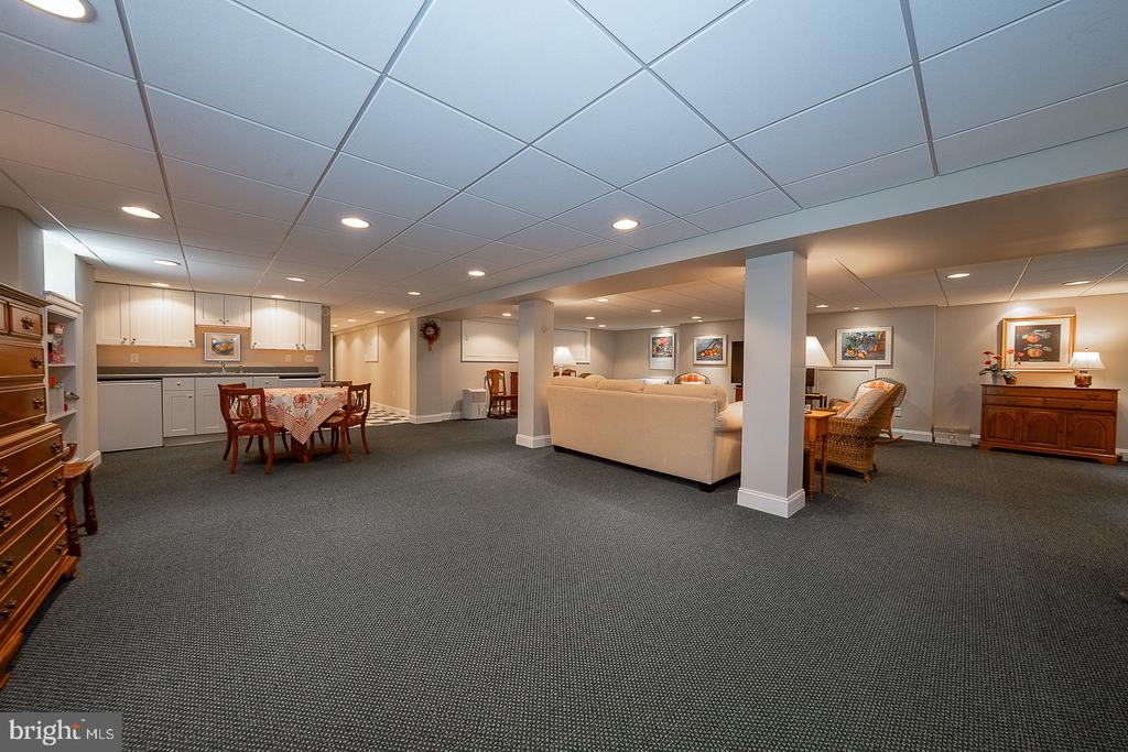 712 WOODCREST ROAD
