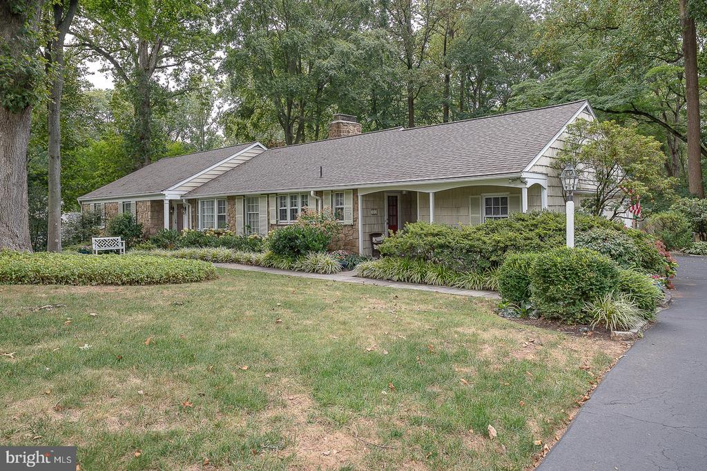712 WOODCREST ROAD