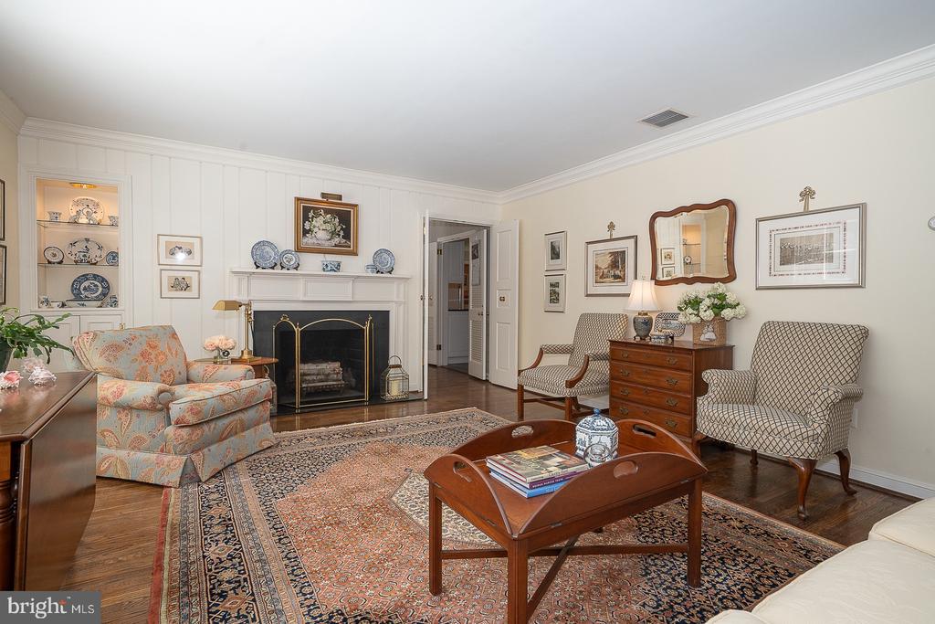 712 WOODCREST ROAD