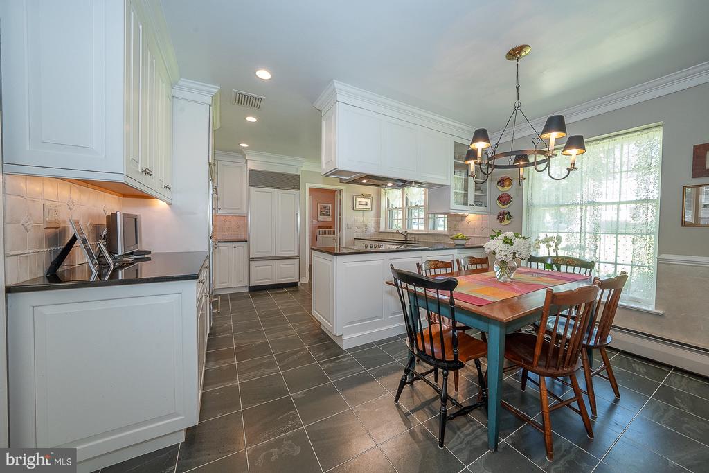 712 WOODCREST ROAD