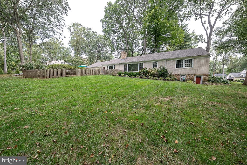 712 WOODCREST ROAD