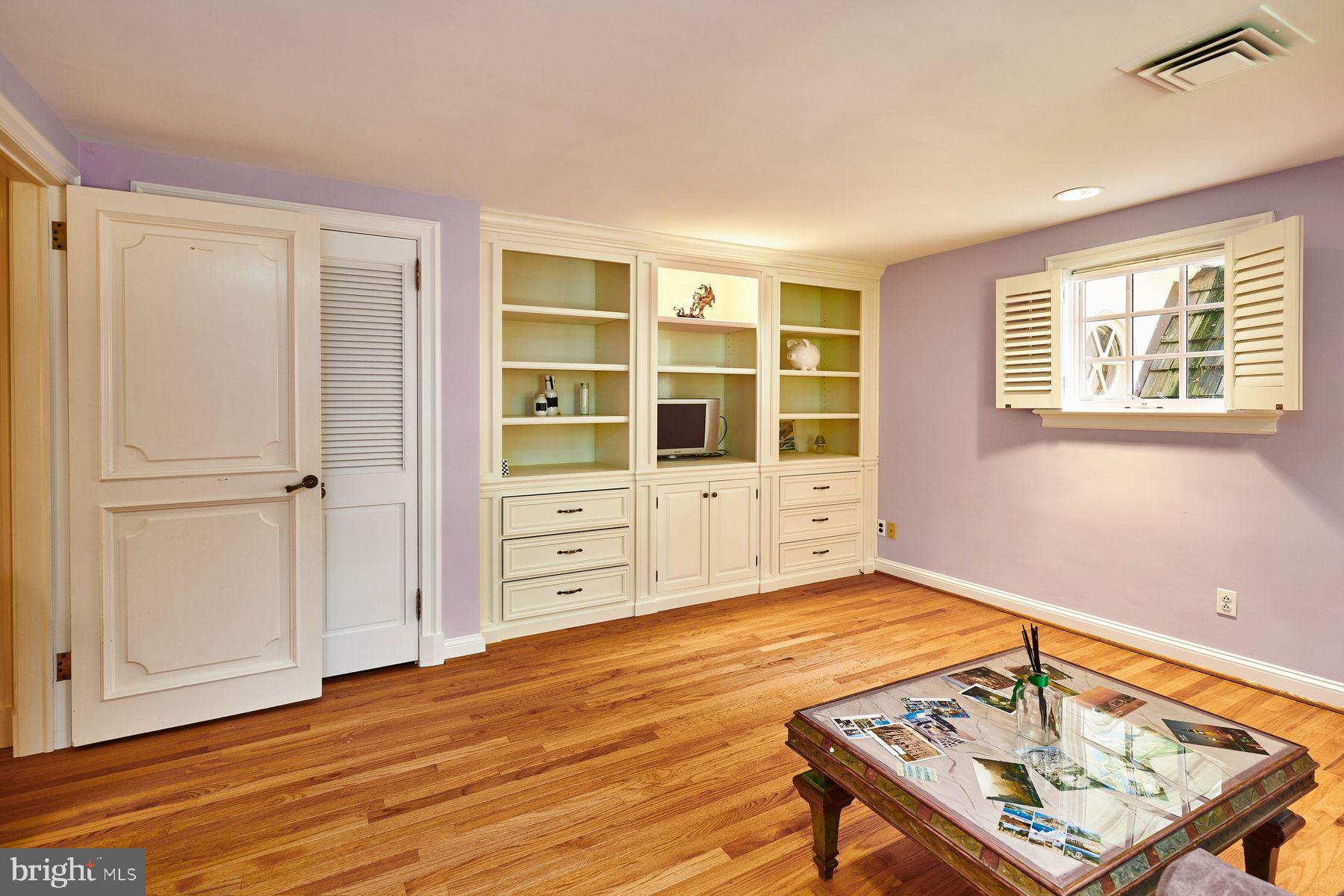342 Grays Ln