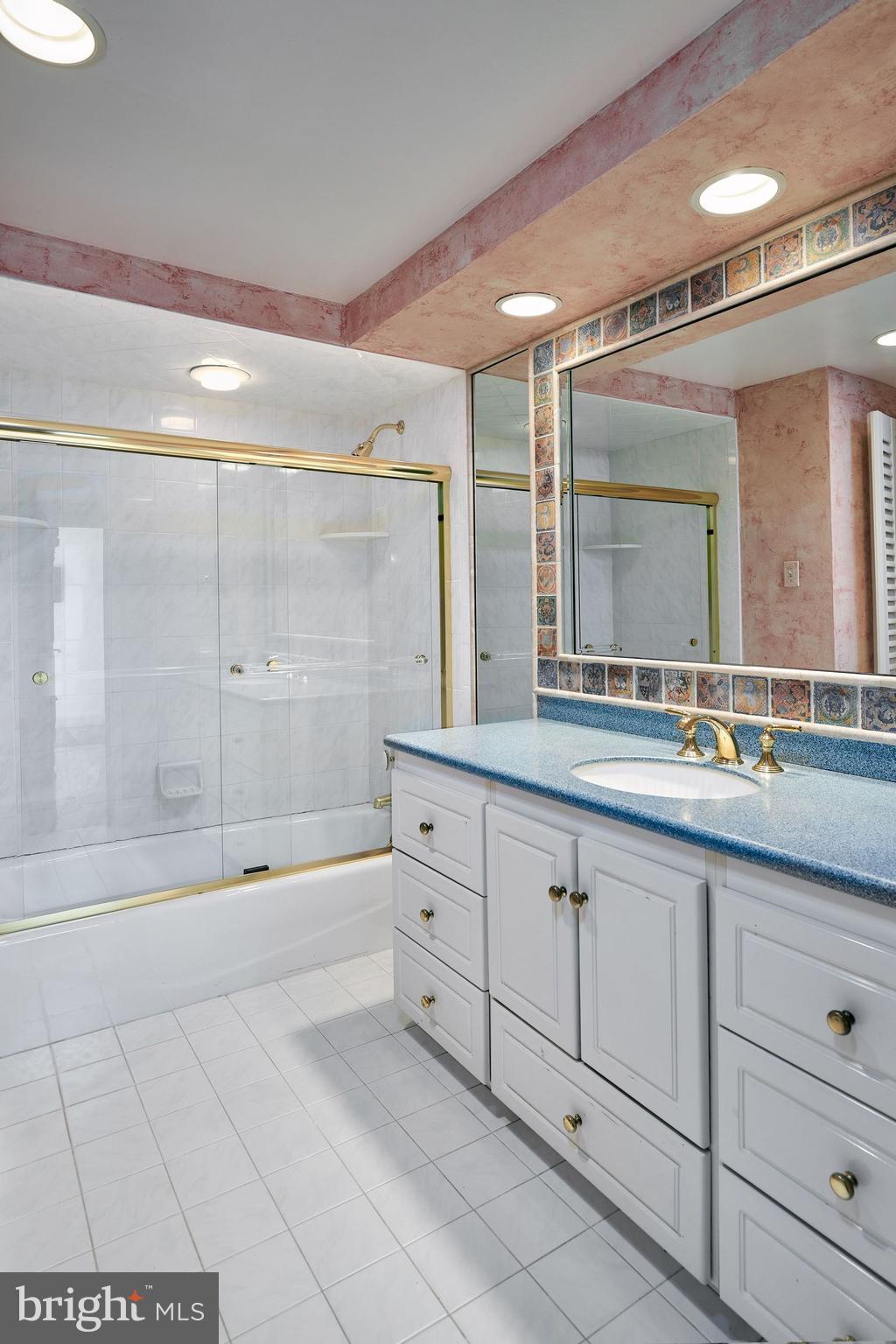 342 Grays Ln
