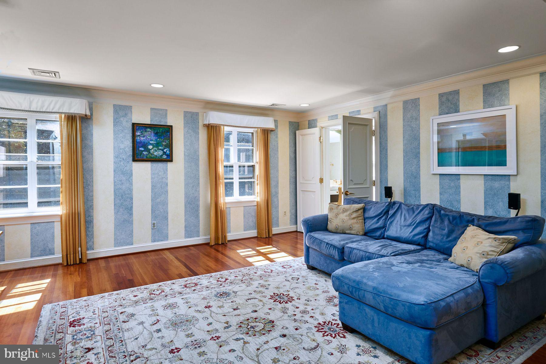 342 Grays Ln