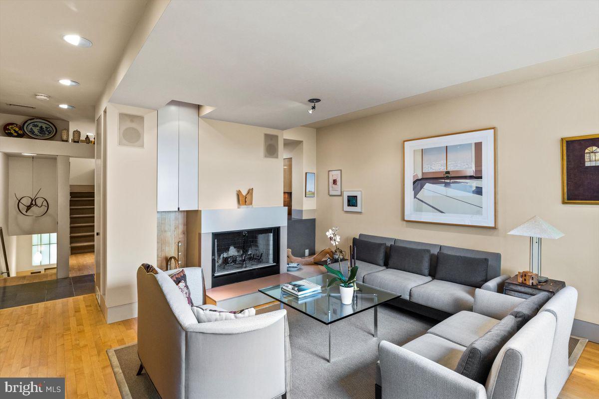 264 S 11TH STREET