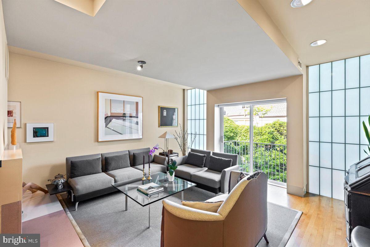 264 S 11TH STREET