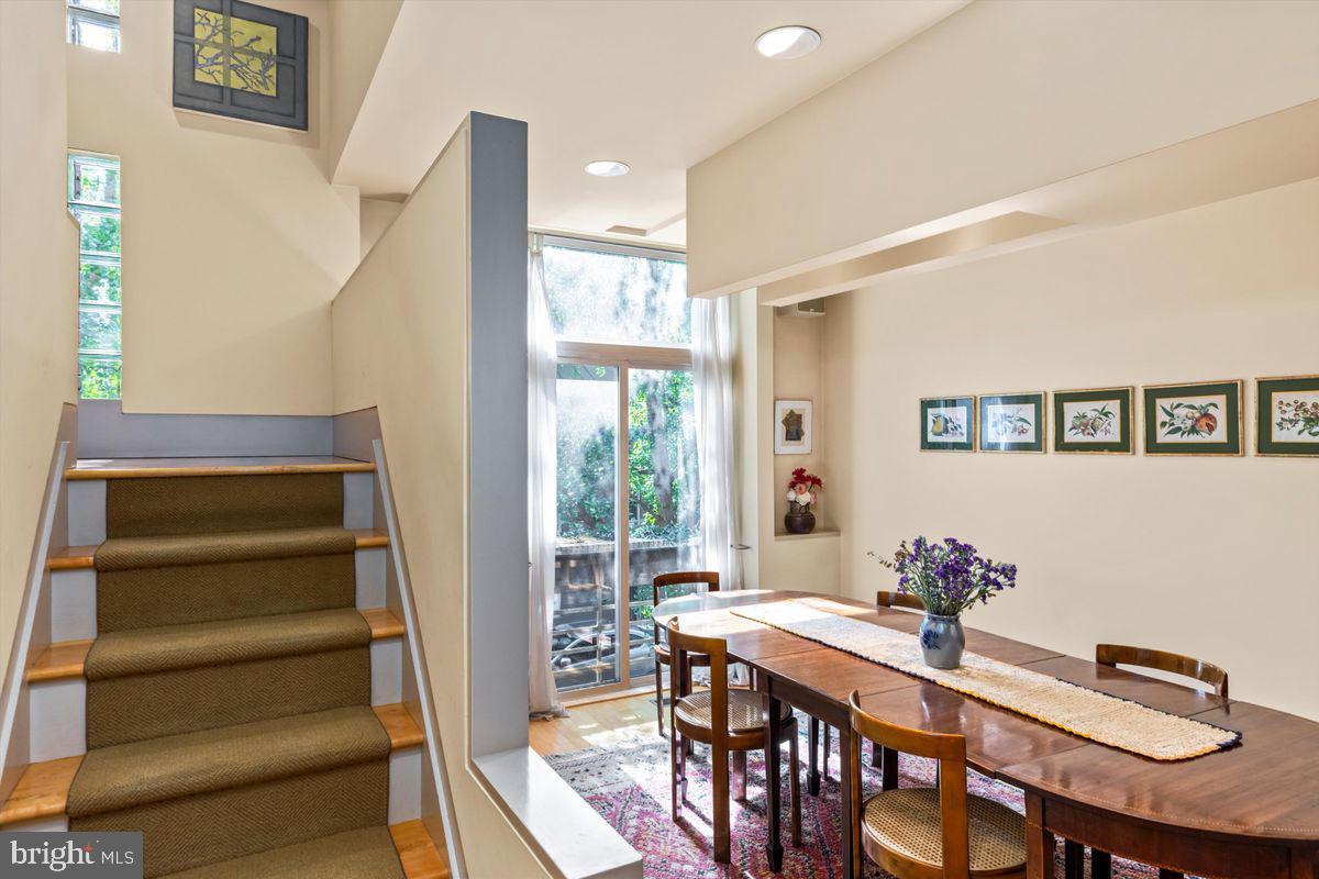 264 S 11TH STREET