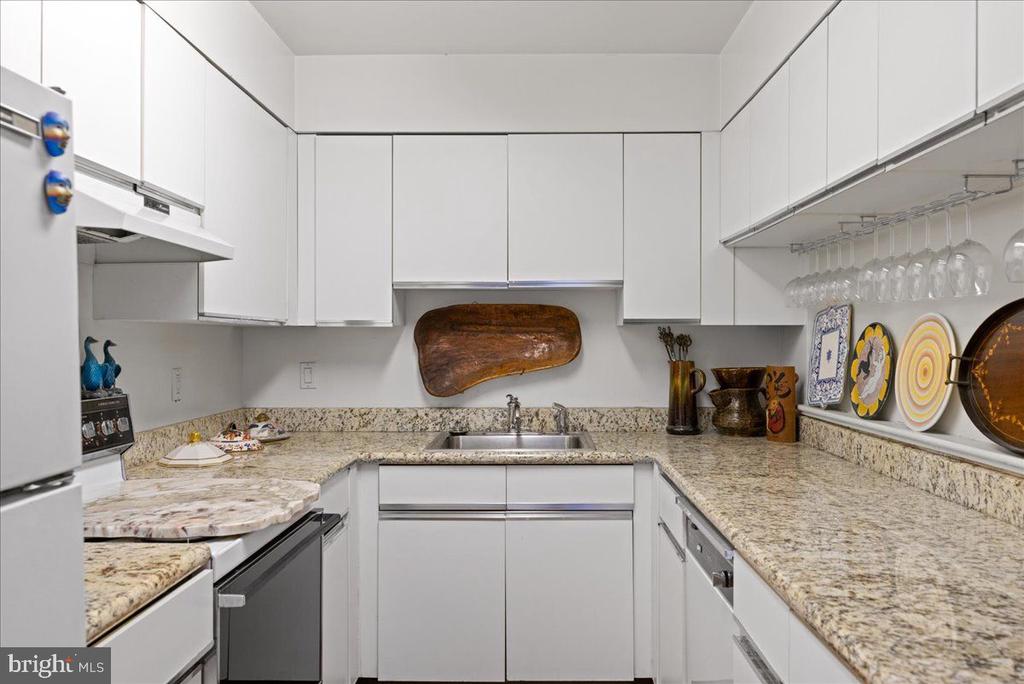 1238 Callowhill St #809