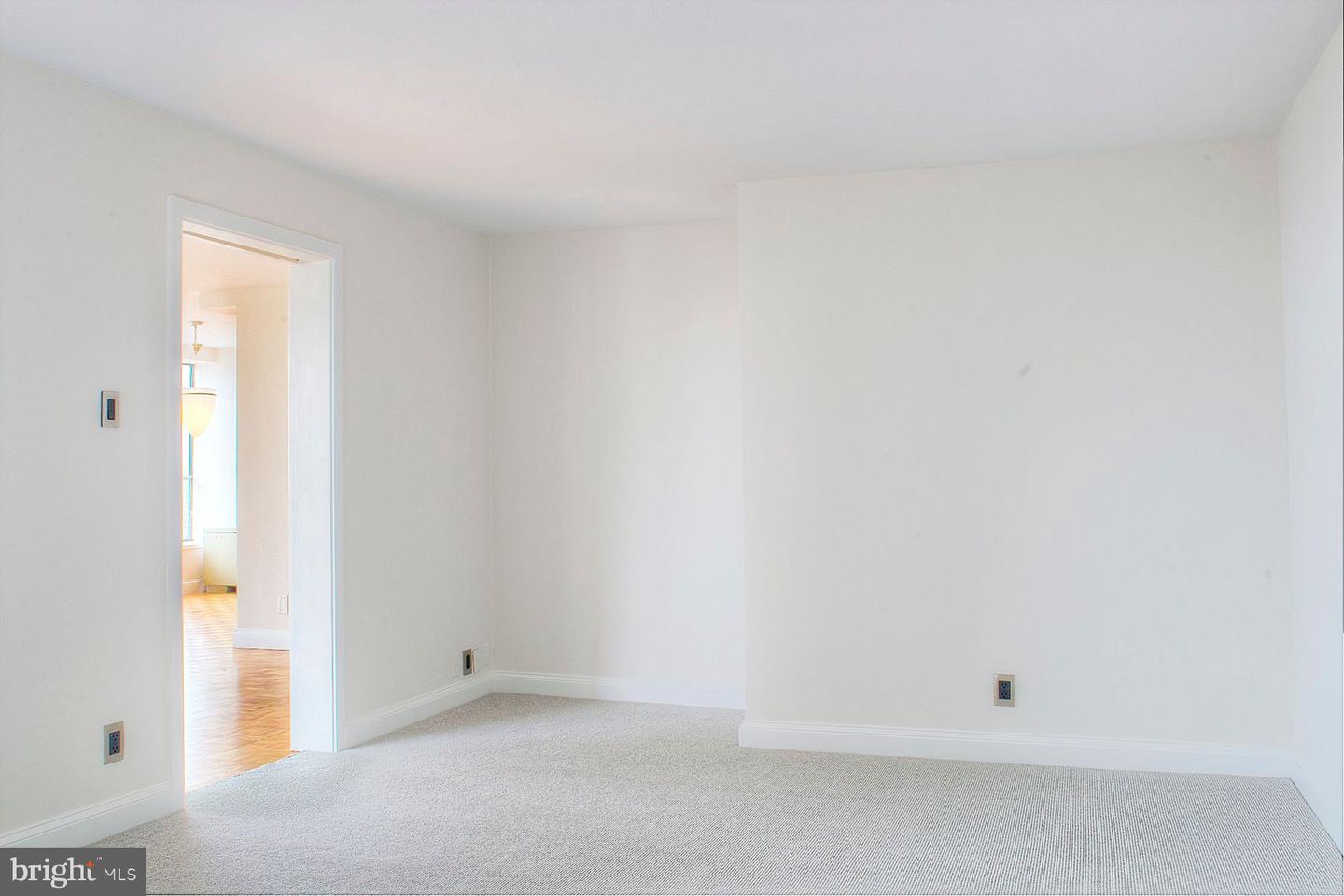 224-30 W Rittenhouse Sq #1911