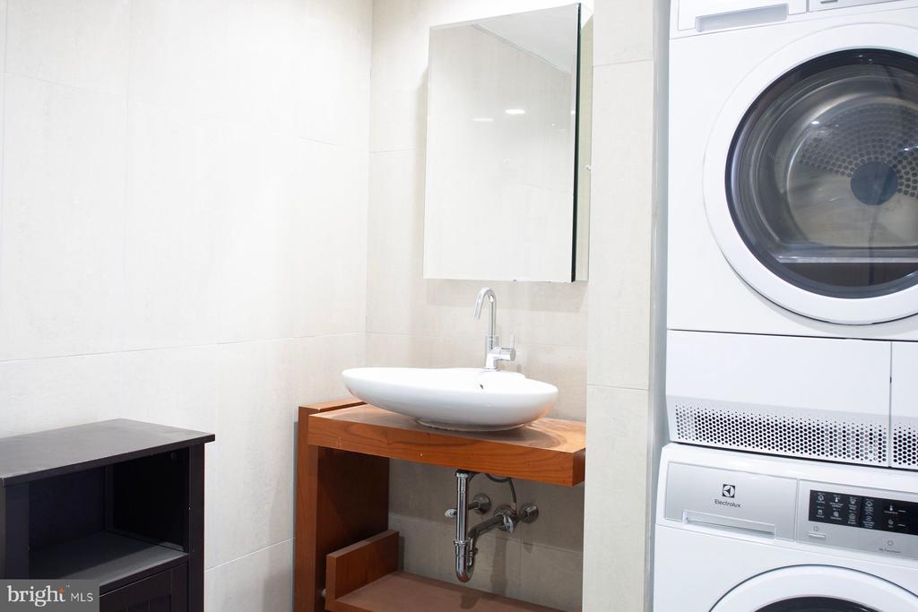 224-30 W Rittenhouse Sq #1911