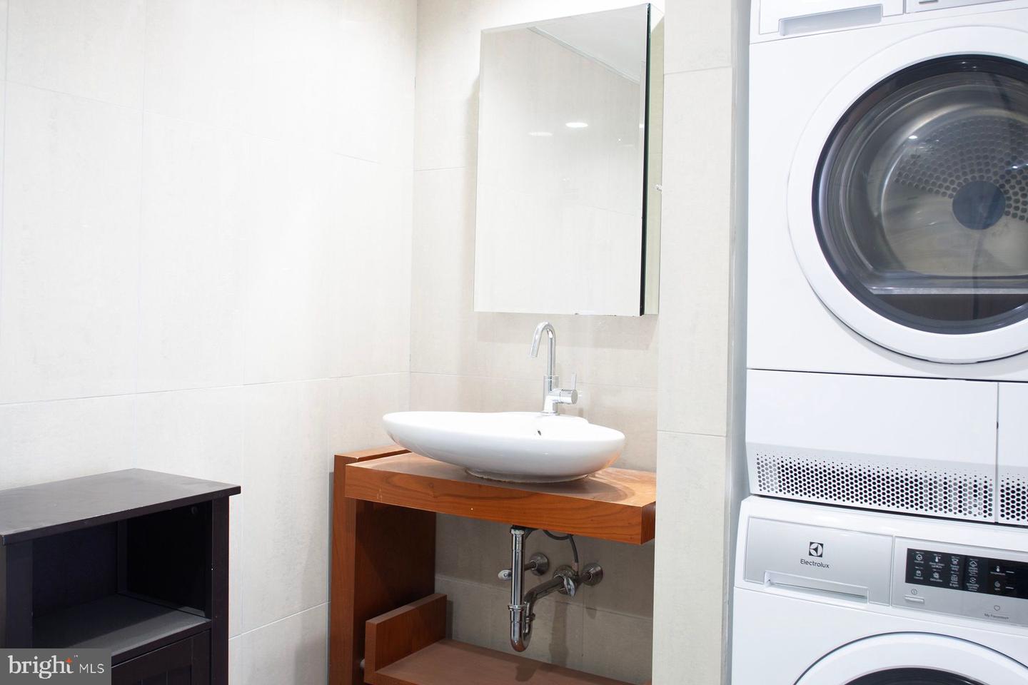 224-30 W Rittenhouse Sq #1911