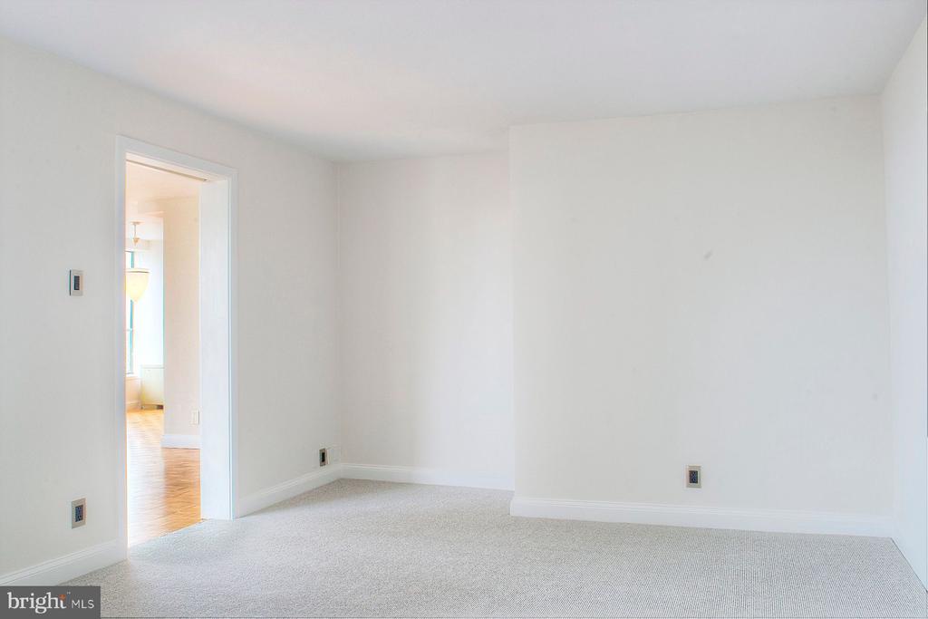 224-30 W Rittenhouse Sq #1911