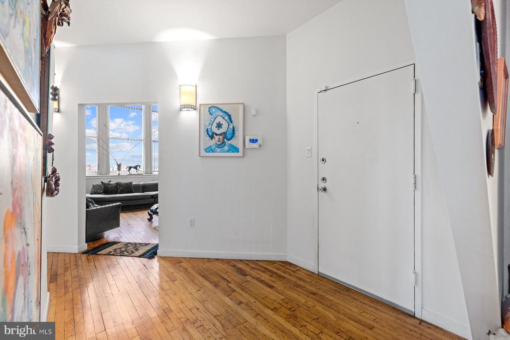 1238 Callowhill St #801, 810