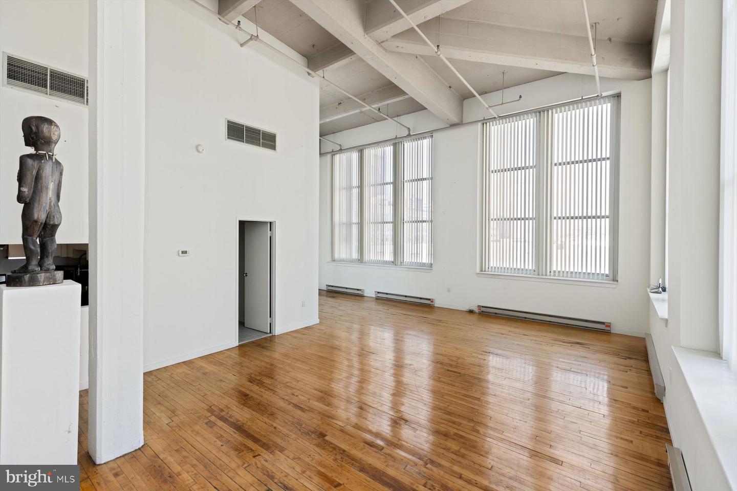 1238 Callowhill St #801, 810