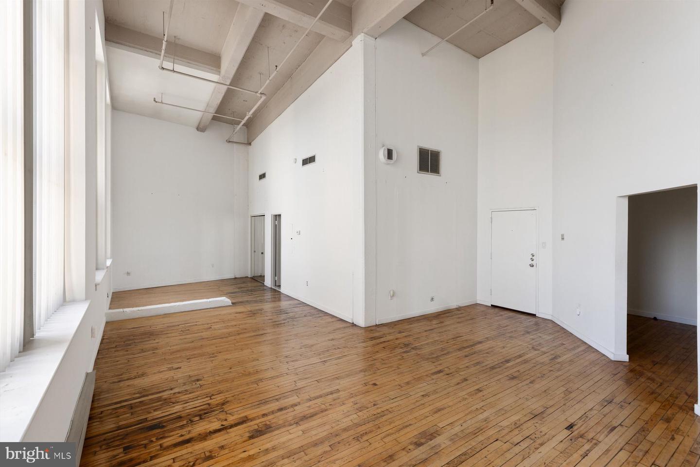 1238 Callowhill St #801, 810