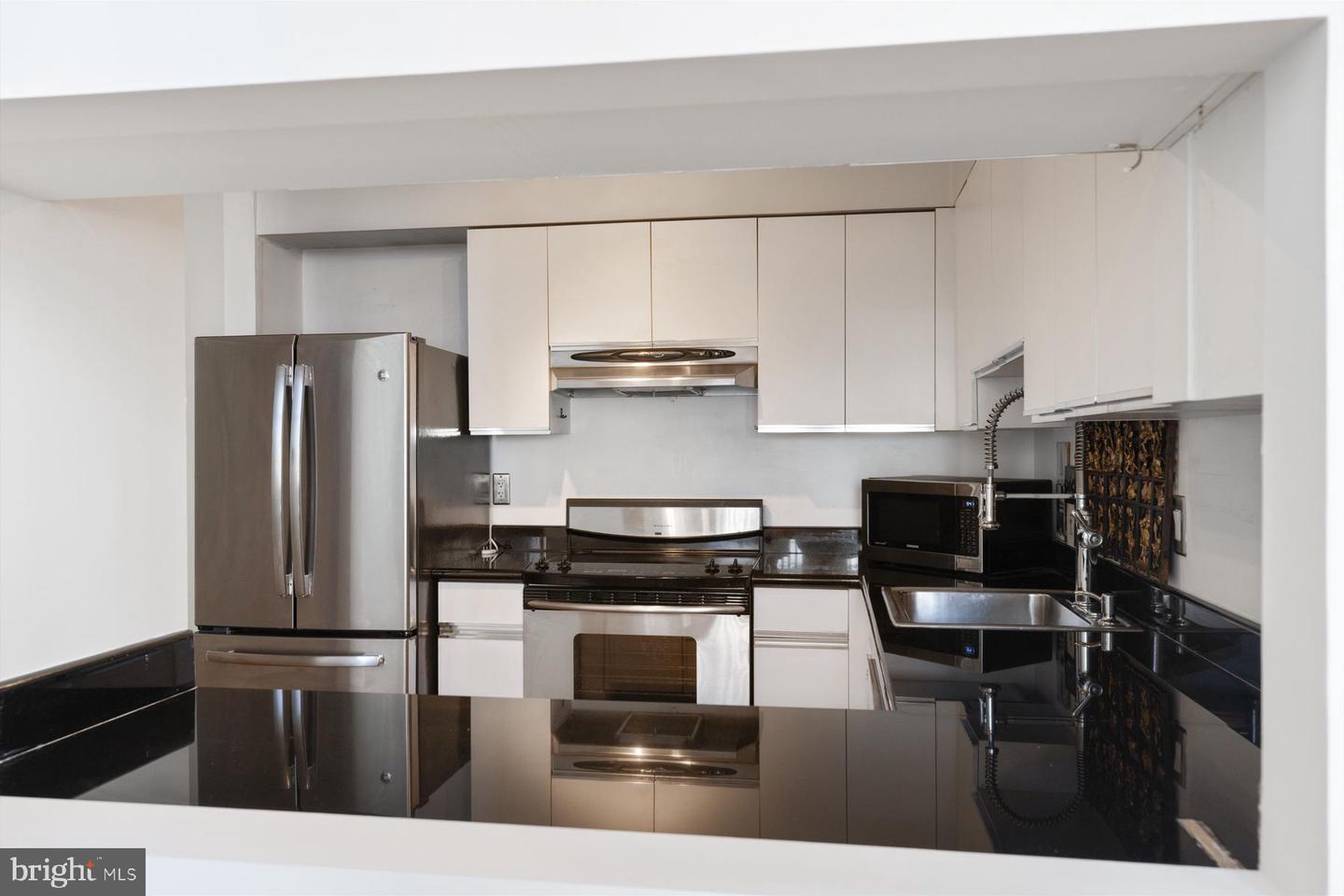 1238 Callowhill St #801, 810