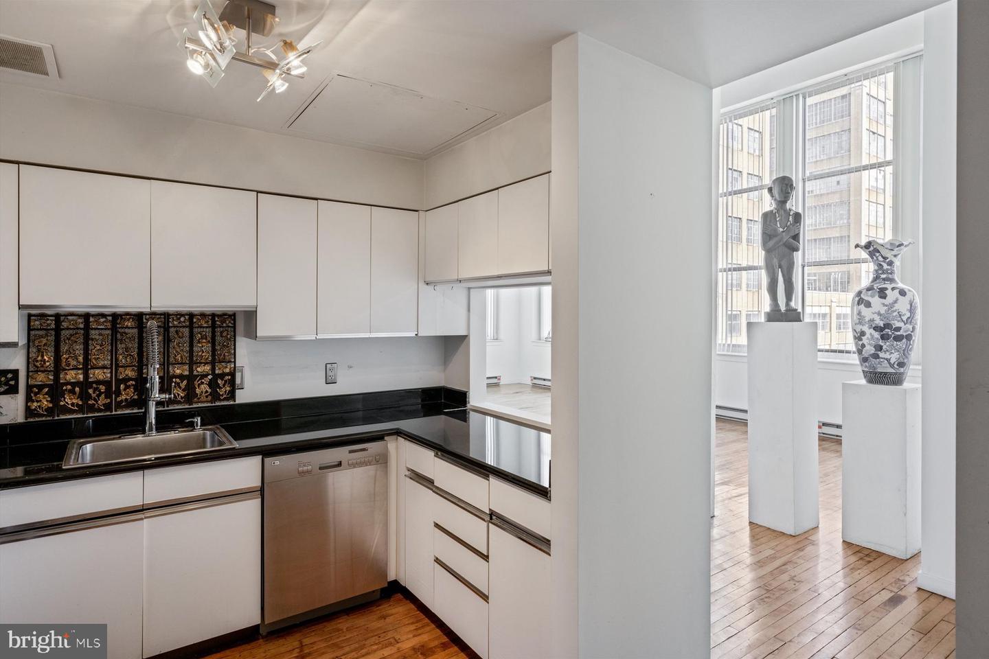 1238 Callowhill St #801, 810