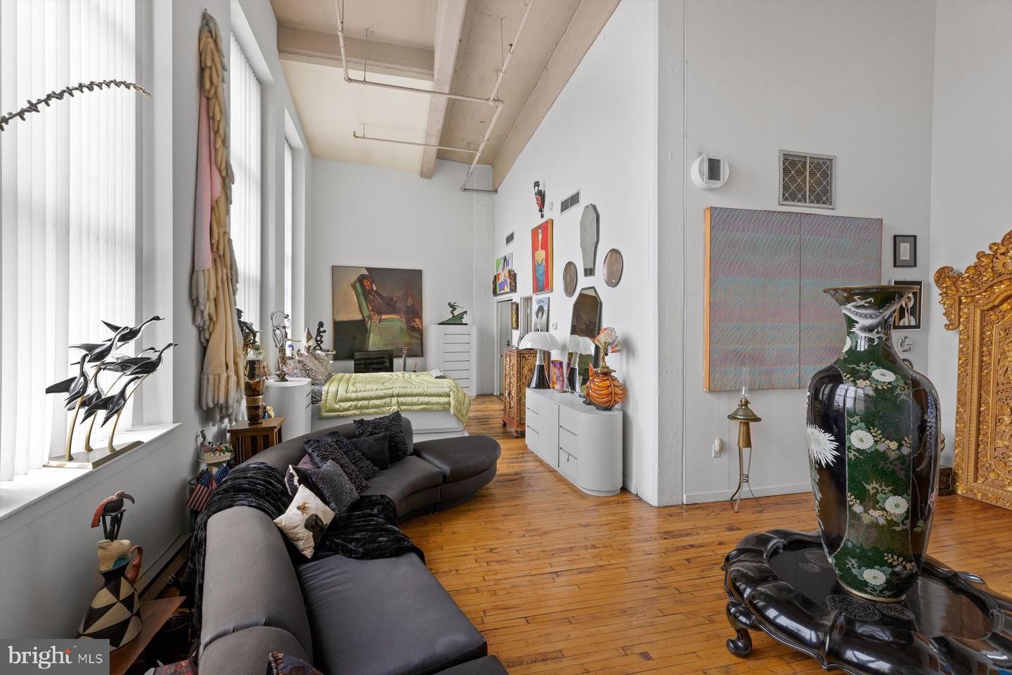 1238 Callowhill St #801, 810