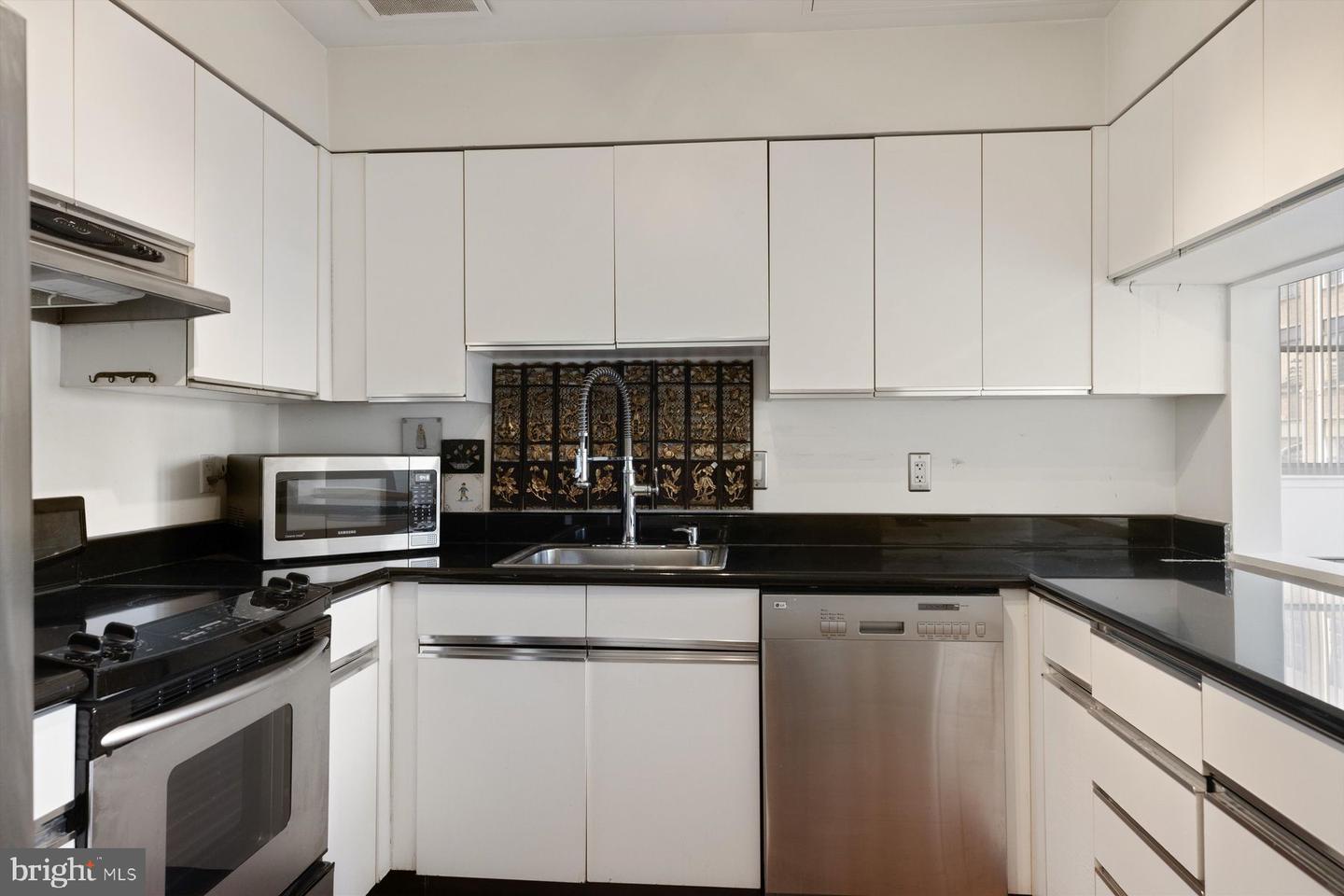 1238 Callowhill St #801, 810