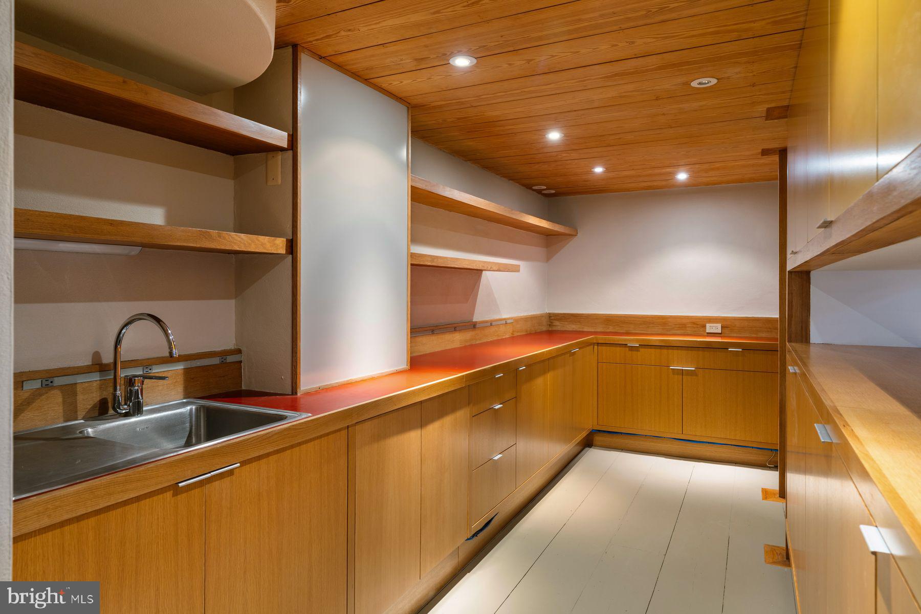 307 S CHADWICK STREET