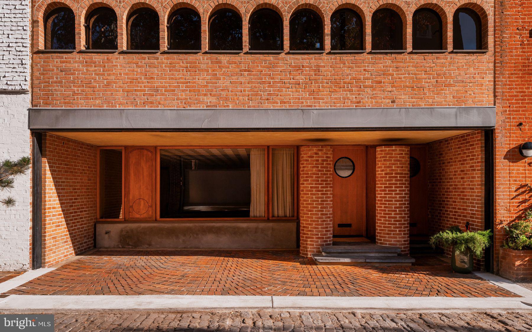 307 S CHADWICK STREET